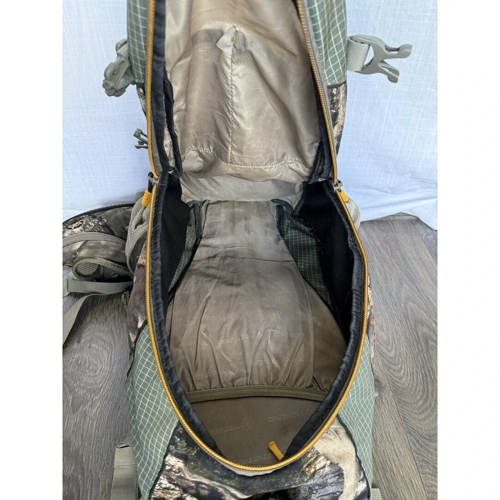 Tenzing TZ 2220 Hunting Backpack Camo Realtree Tactical Day Pack Hiking Rifle